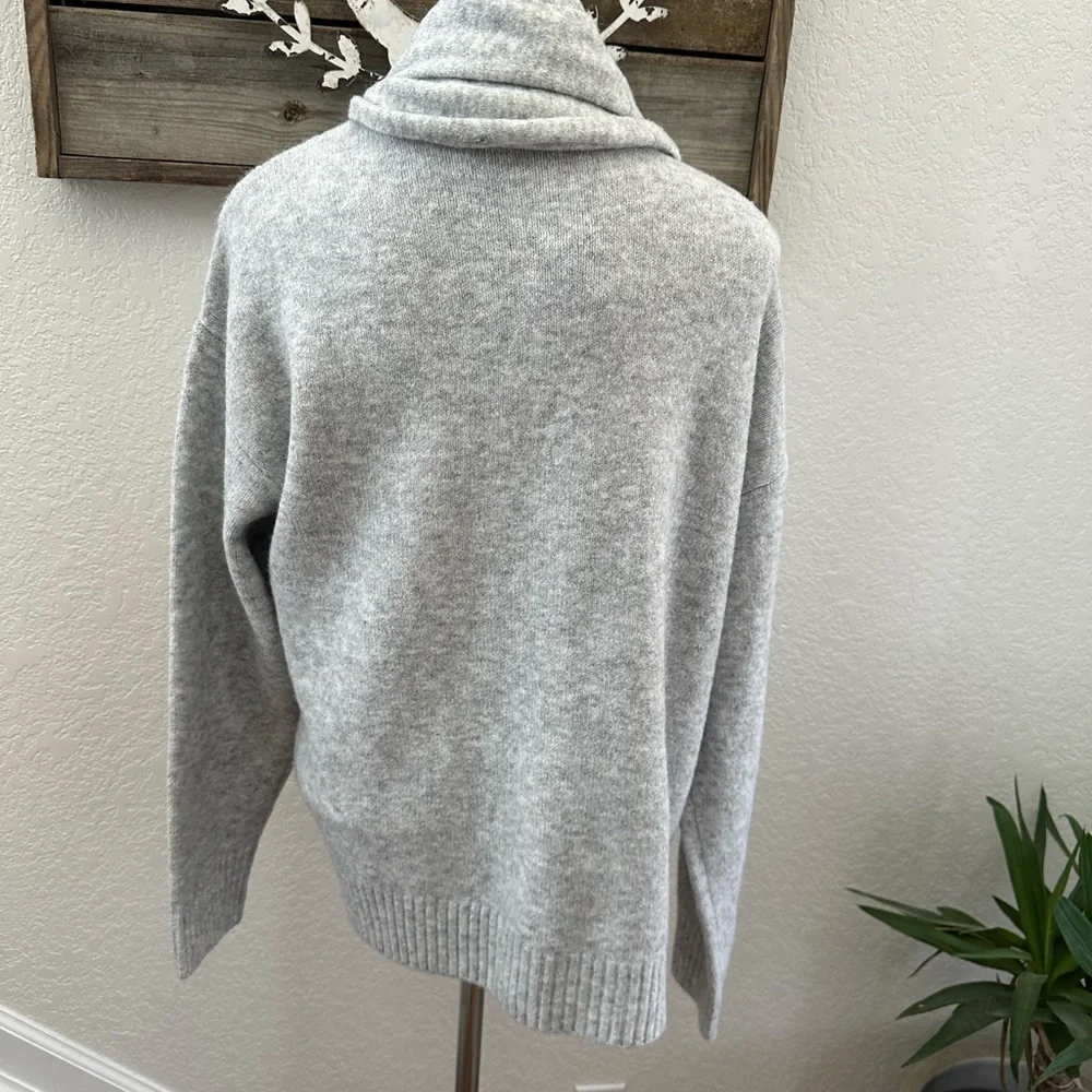 Anthropologie Gray Women's‎ Sweater with detachable Scarf wrap One Size NWT